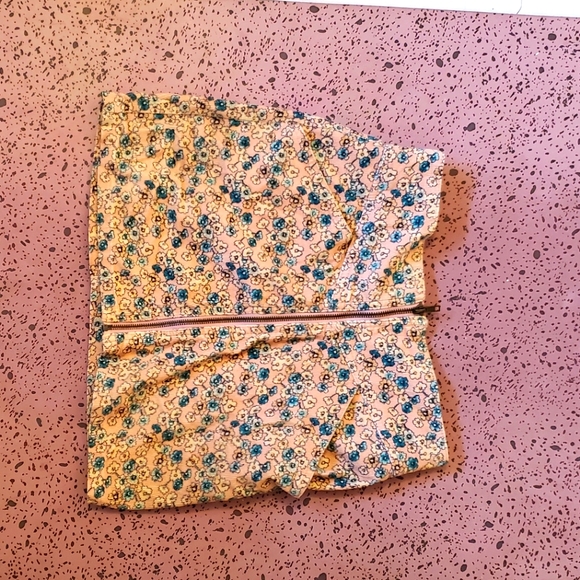 H&M Divided Floral Pink Corduroy Mini Skirt - Picture 2 of 2